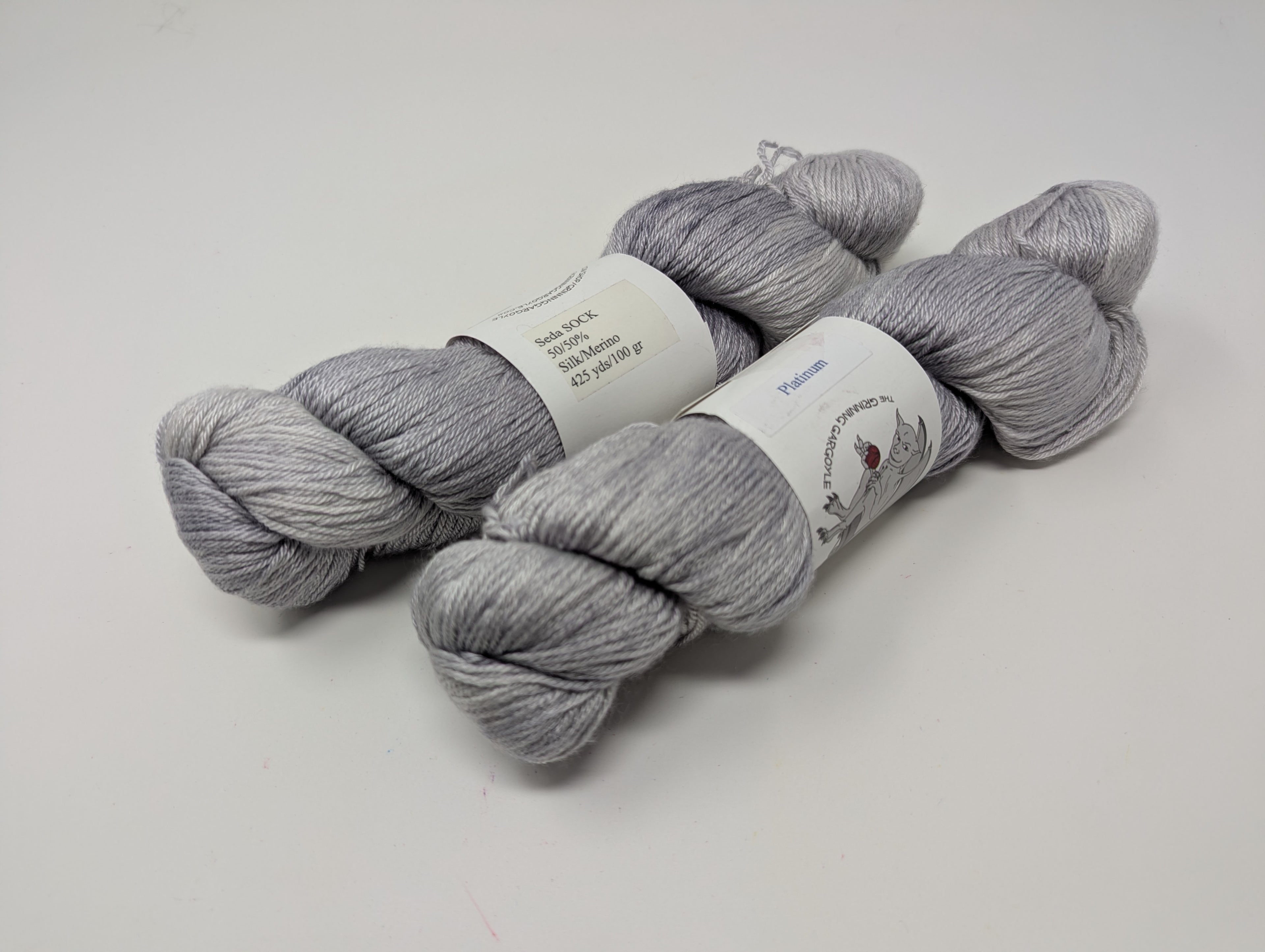 Grinning Gargoyle seda Sock - Platinum
